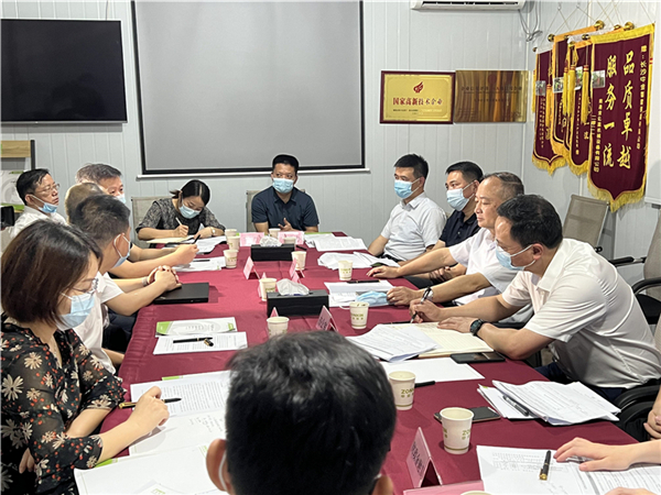 长沙经开区管委会张庆红主任等一行莅临UG环球装备。